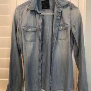 American Eagle long sleeve denim button down